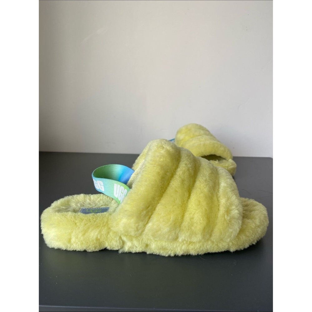 UGG Fluff Yeah Slides a vibrant yellow sheepskin Sz 5 Room Wear Cozy Comfy Pop
